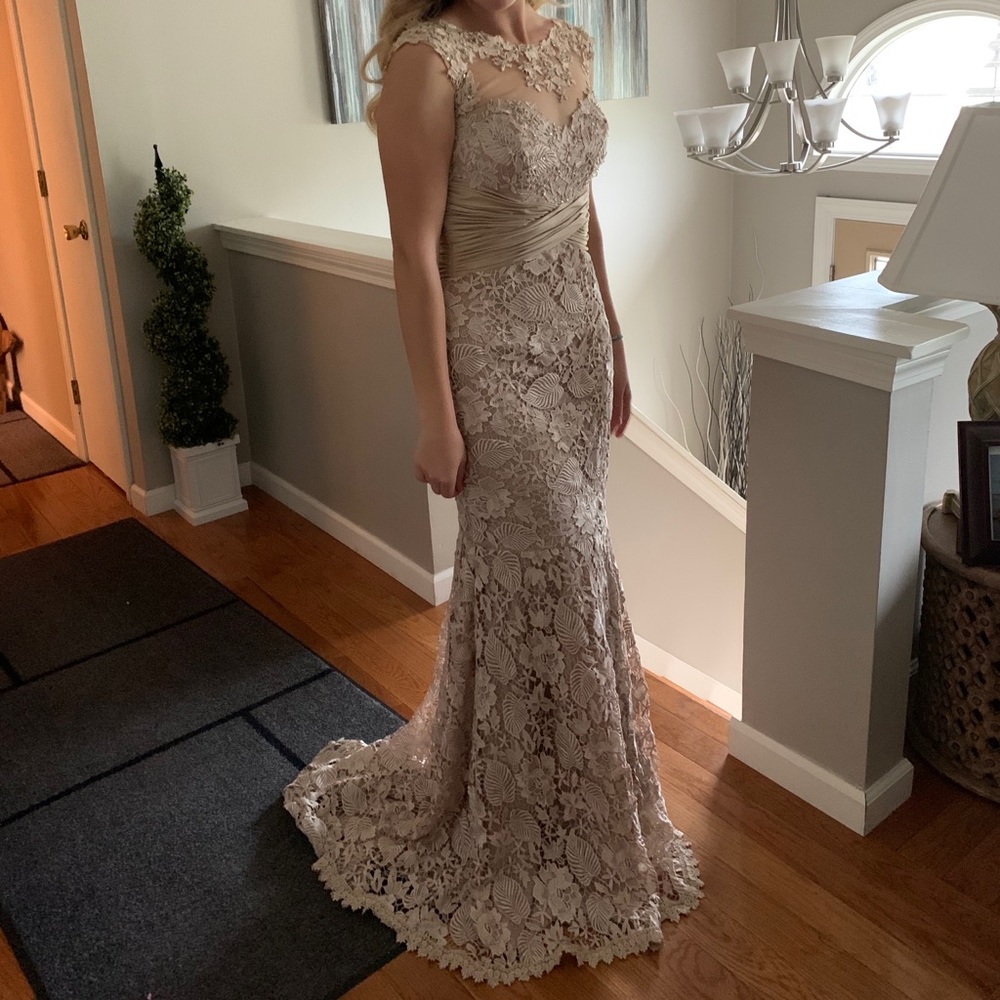 MAC DUGGAL CHAMPAGNE GOWN 🥂